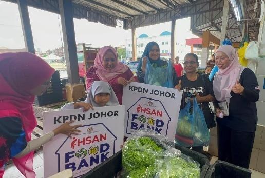 Ihsan Foodbank: Food assistance for the local community.